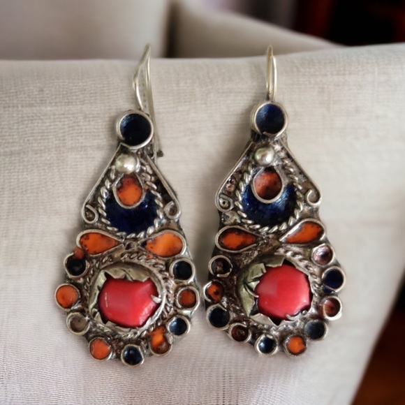 Ancient Tibetan sterling artisan stone earring - Picture 2 of 6
